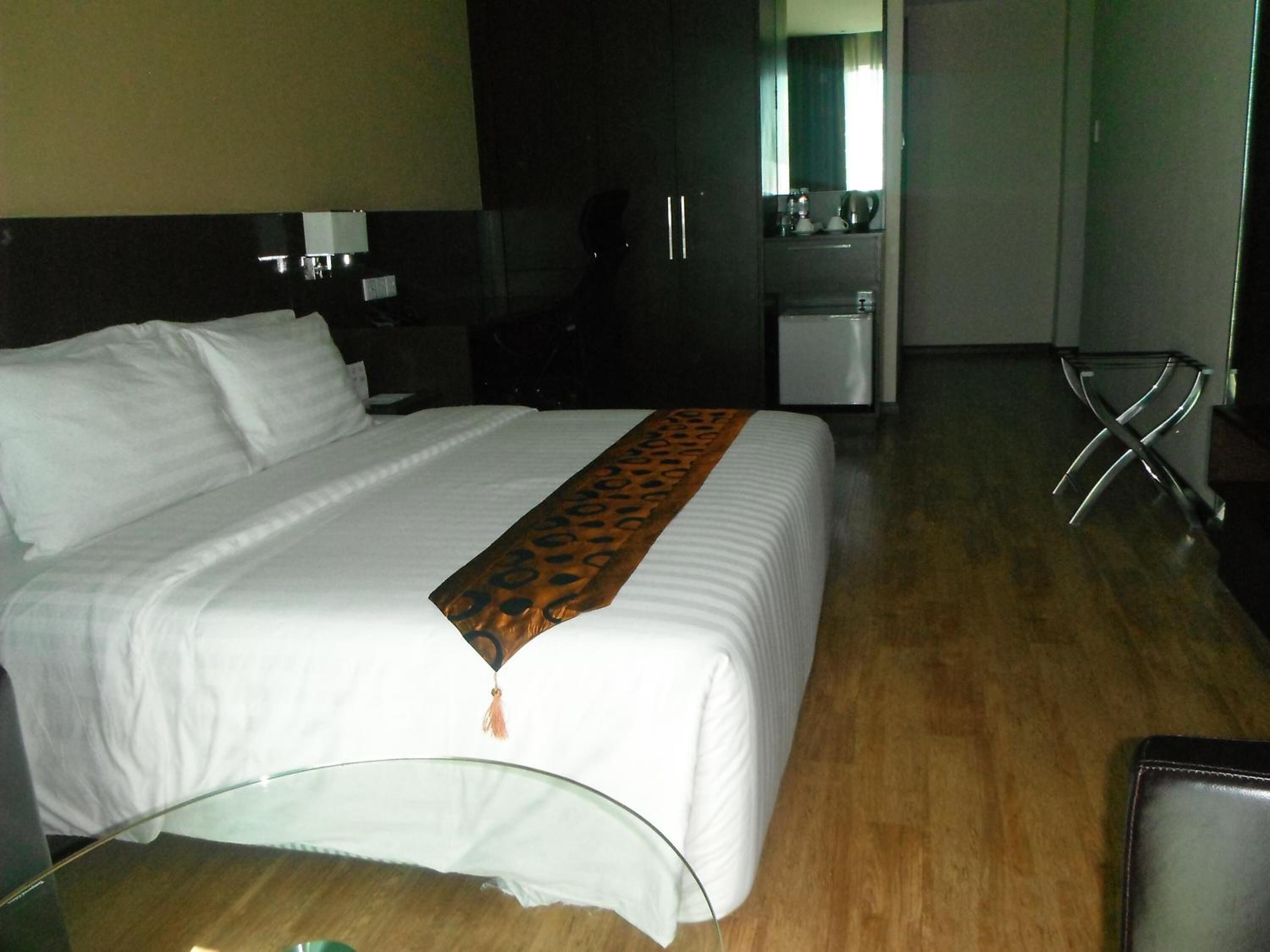 Premium bedding, free minibar, in-room safe, desk