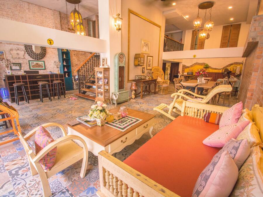 Área de estar no saguão