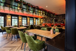 Lunch and dinner served - TopParken Landgoed de Scheleberg (Lunteren)