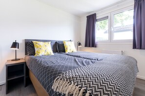 Soundproofing, free WiFi, bed sheets