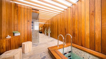 Salas de tratamientos para parejas, sauna, bañera de hidromasaje