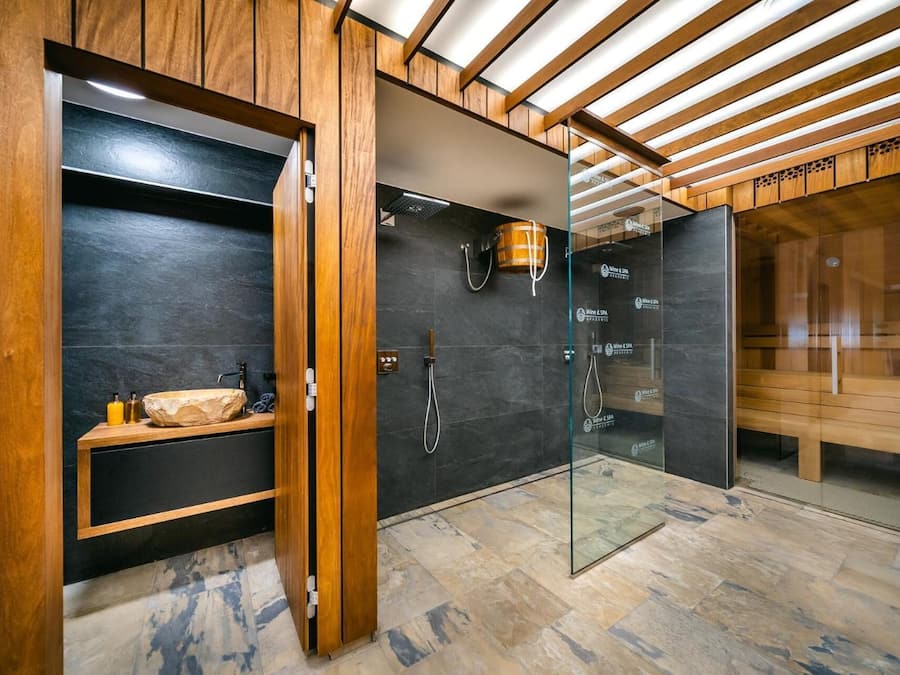 Behandlungsräume für Paare, Sauna, Whirlpool, Dampfbad