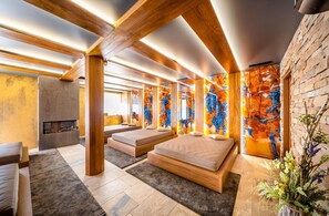 Minibar, in-room safe, desk, soundproofing - Hotel Akademie (Chocerady)