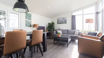 Comfort House (5 Guests) | Living room | 32-inch TV with cable channels