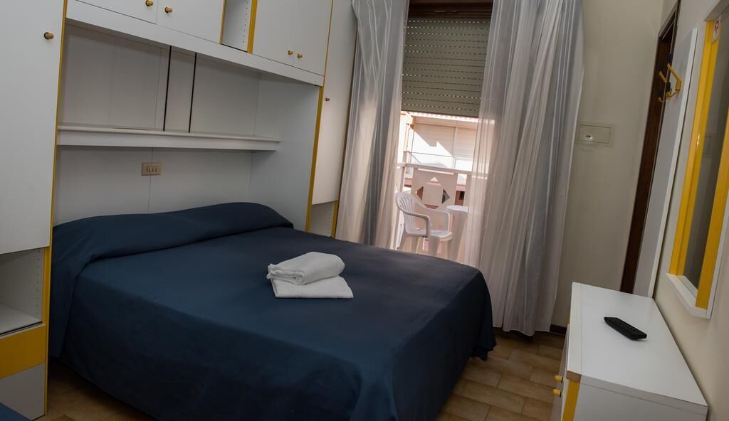 Roupas de cama premium, cofres nos quartos, berços grátis