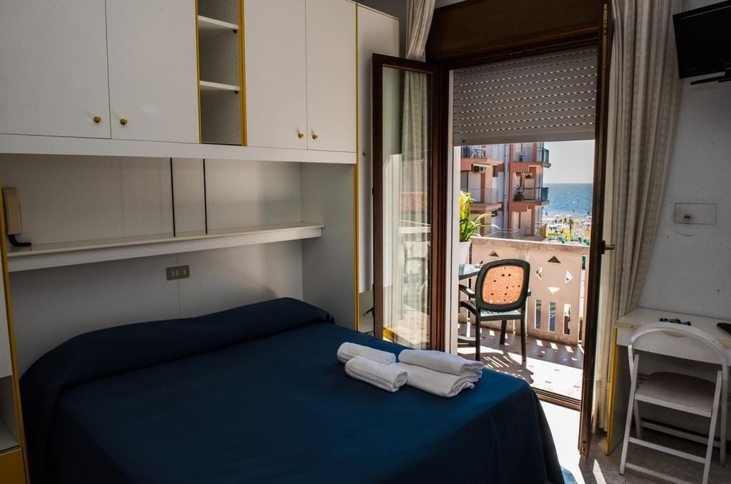 Roupas de cama premium, cofres nos quartos, berços grátis