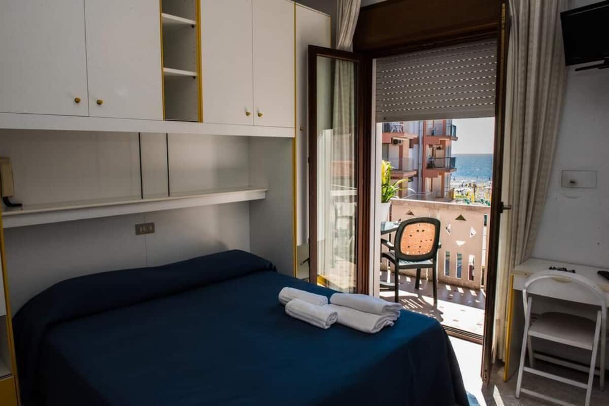Roupas de cama premium, cofres nos quartos, berços grátis