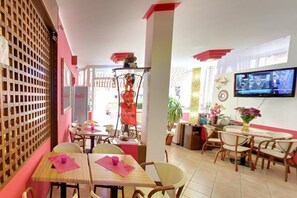 Breakfast, lunch, dinner served; local cuisine  - Malibran Jesolo (Jesolo)