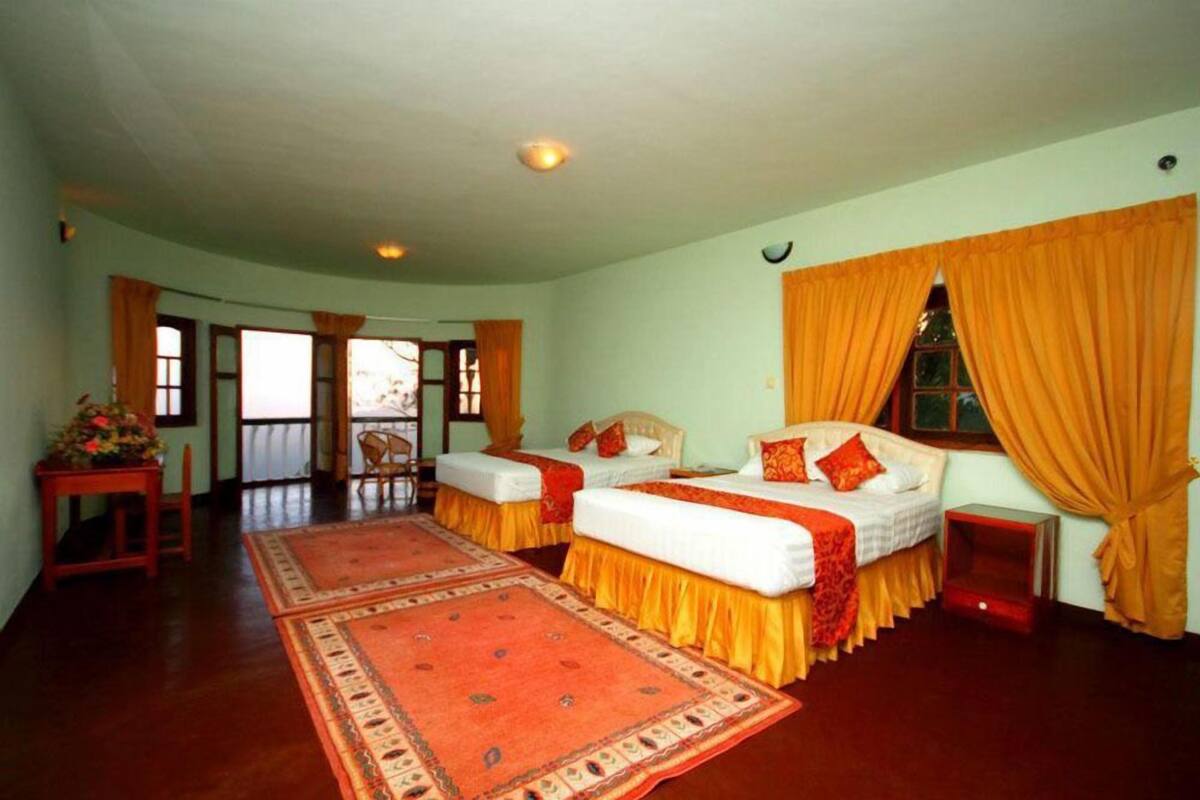 3 habitaciones, ropa de cama de alta calidad y escritorio