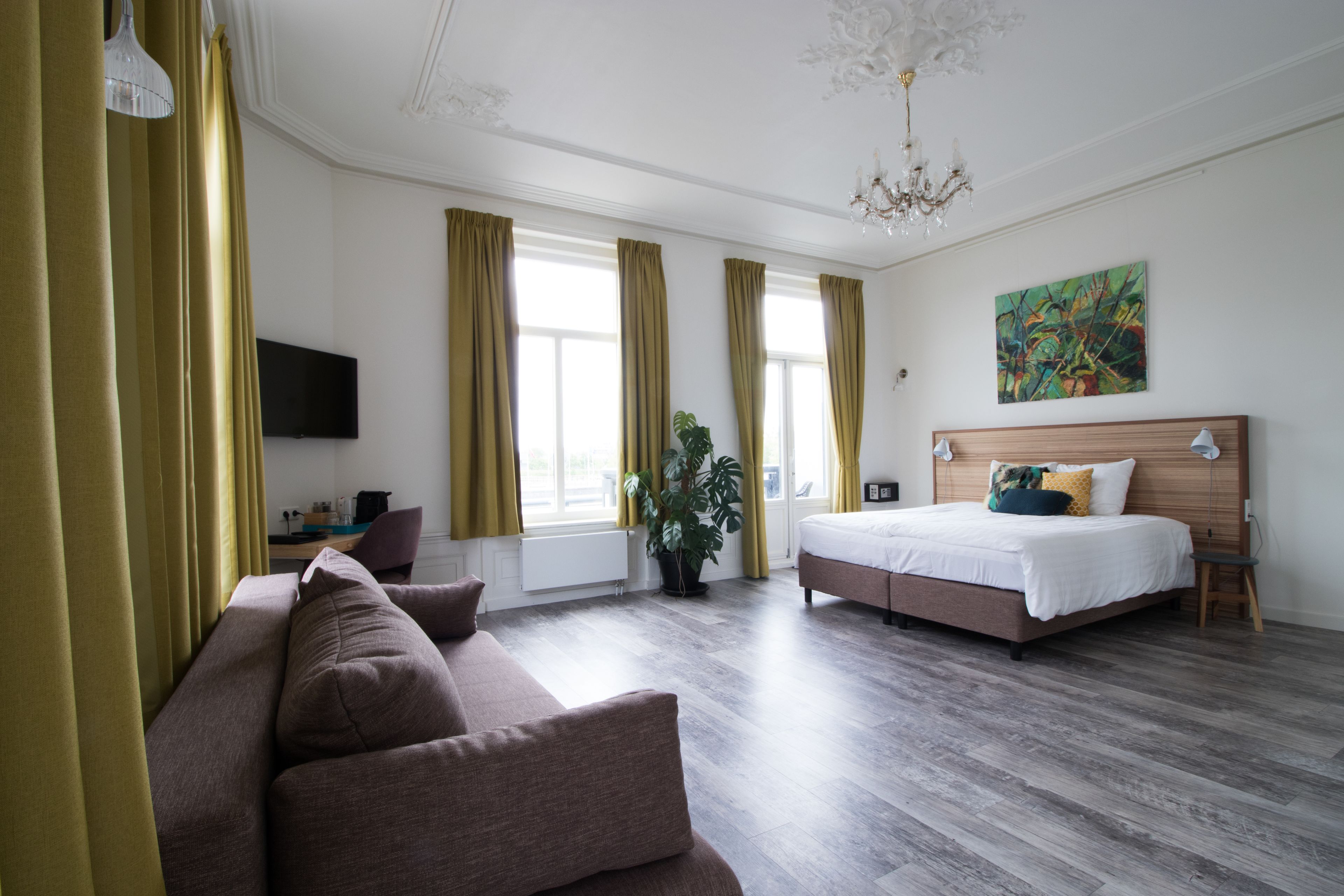 superior room, balcony | 1 bedroom, in-room safe, desk, blackout curtains