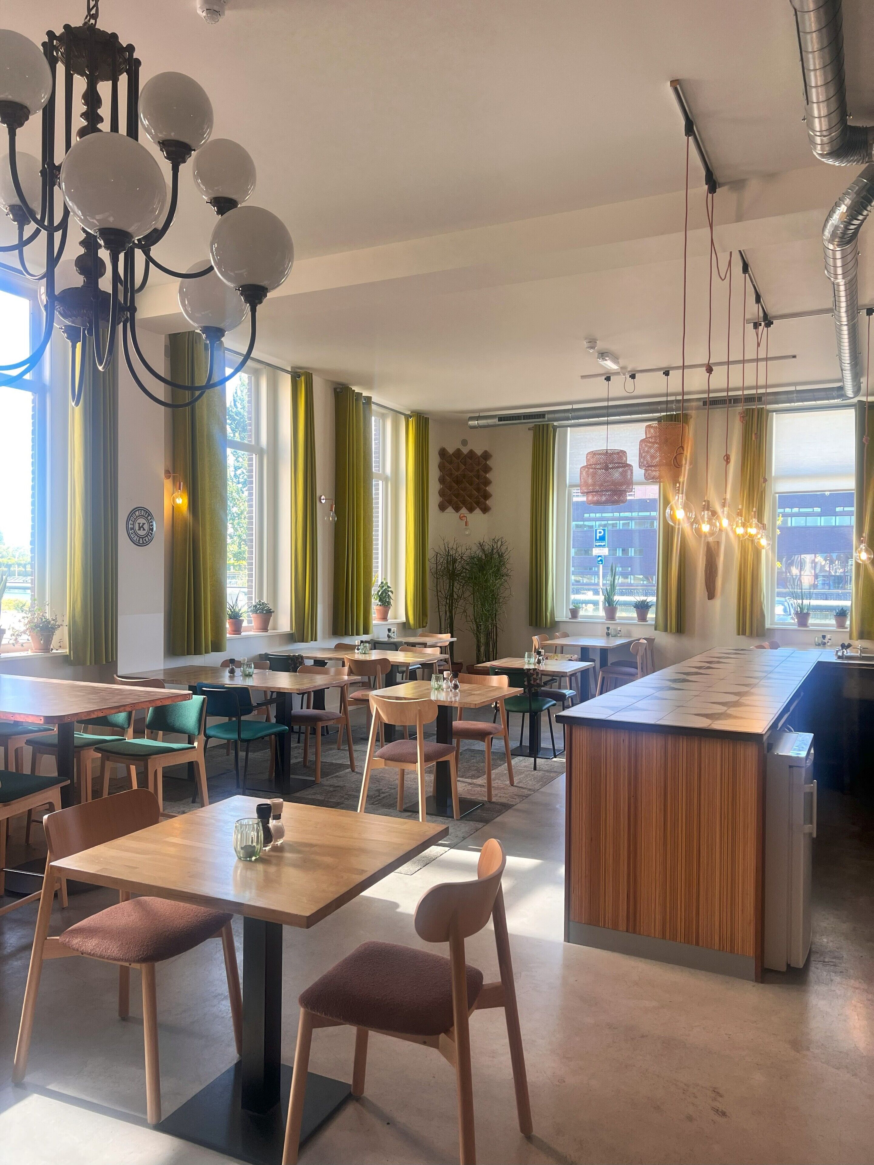 Tägliches Frühstücksbuffet gegen Gebühr