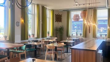 Tägliches Frühstücksbuffet gegen Gebühr