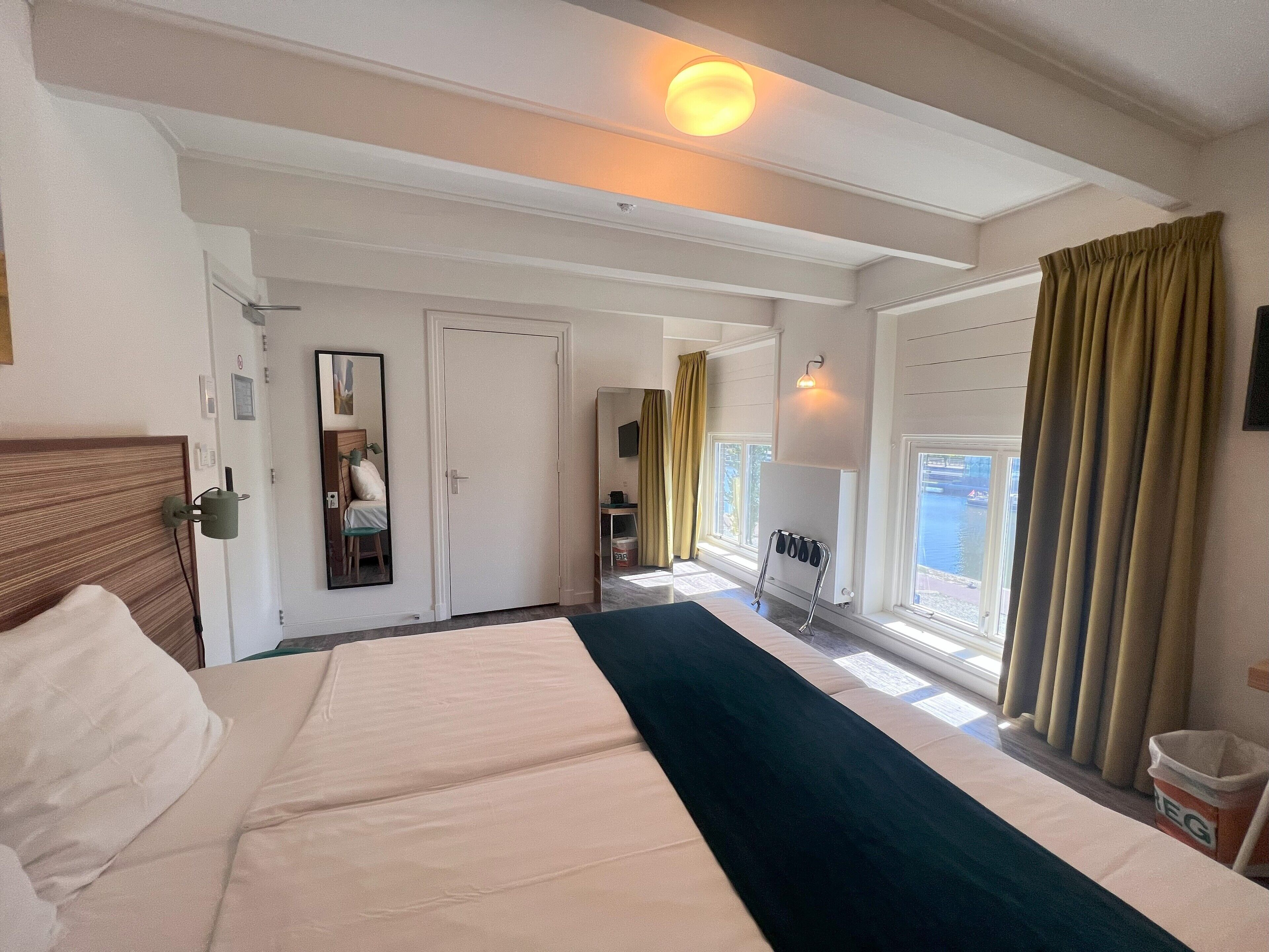 comfort room | 1 bedroom, in-room safe, desk, blackout curtains