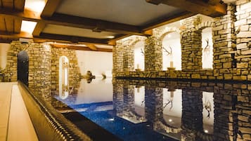 Indendørs pool