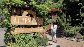 Mặt tiền nơi lưu trú