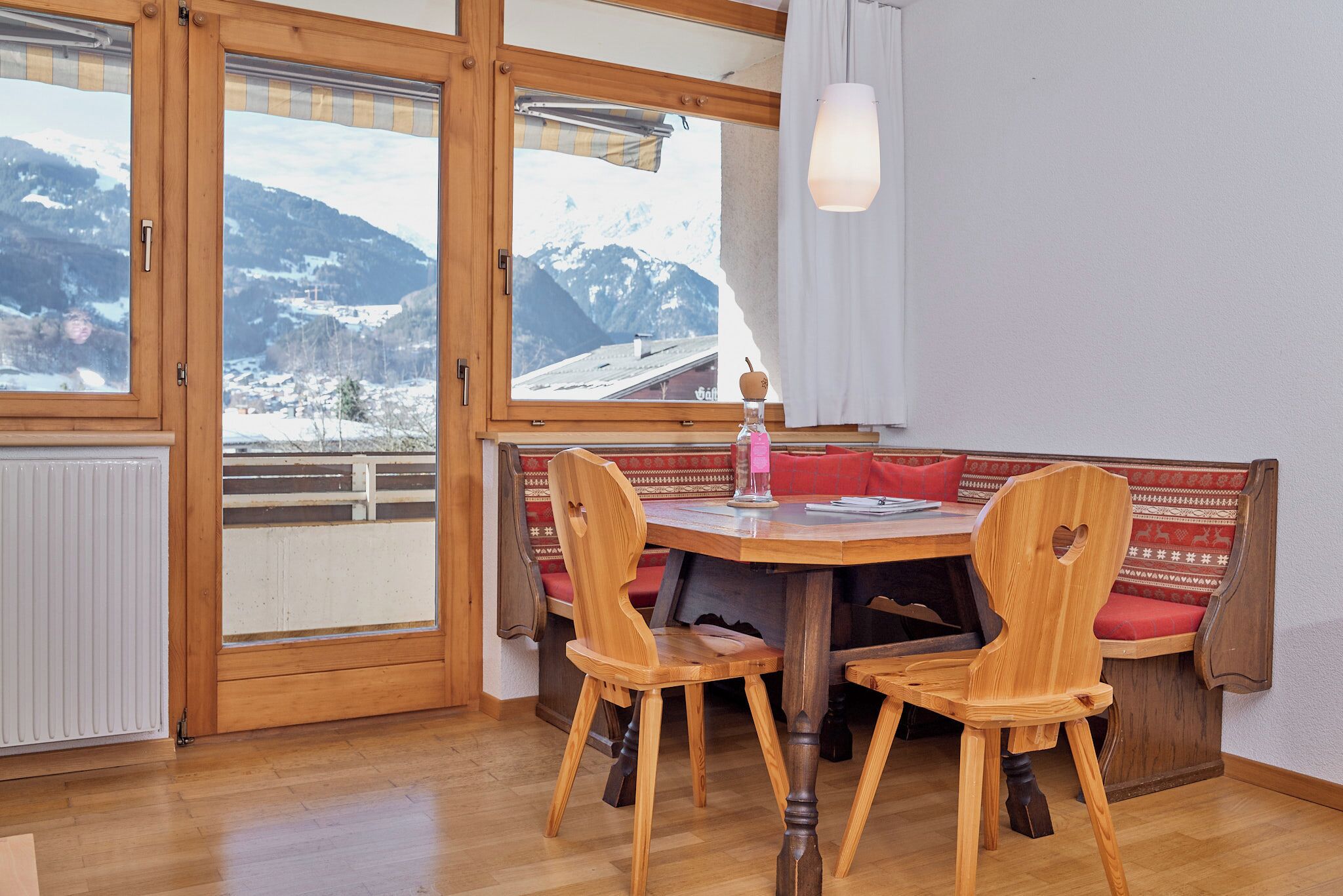 Appartement, 3 slaapkamers, balkon, bijgebouw | Een minibar, een kluis op de kamer, een bureau, geluiddichte muren