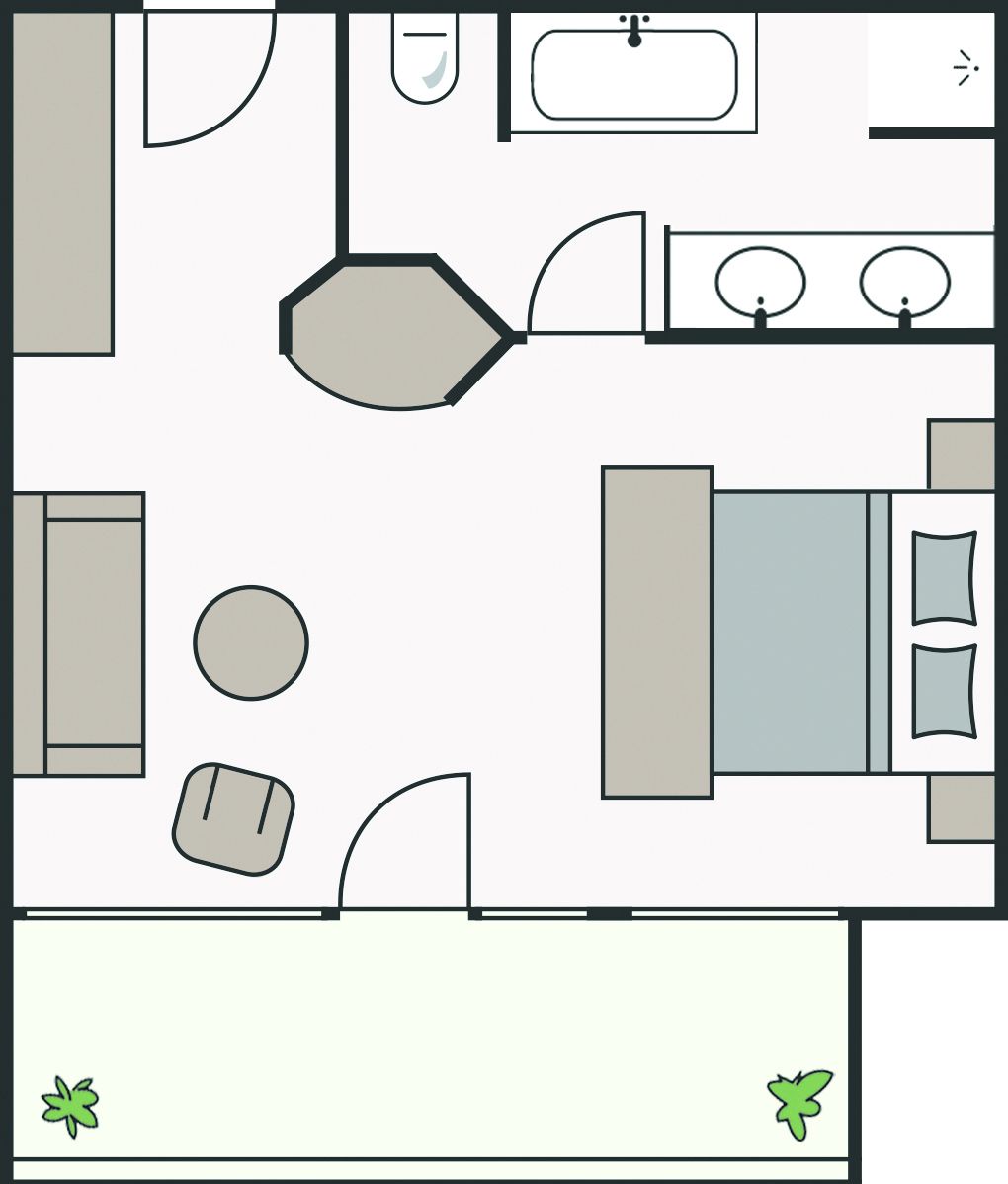 Ein Schlafzimmer mit einem Bett, Nachttischen und einem Fenster.
