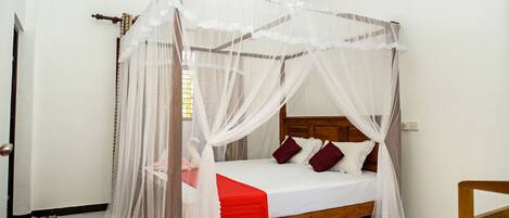 1 habitación y espacio para trabajar con laptop