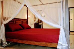 1 chambre, espace de travail pour ordinateur portable