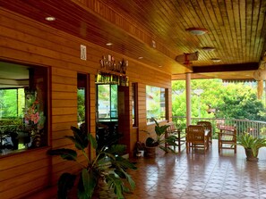 Terrace/patio - Baan Rom Mai (Mae Hong Son)