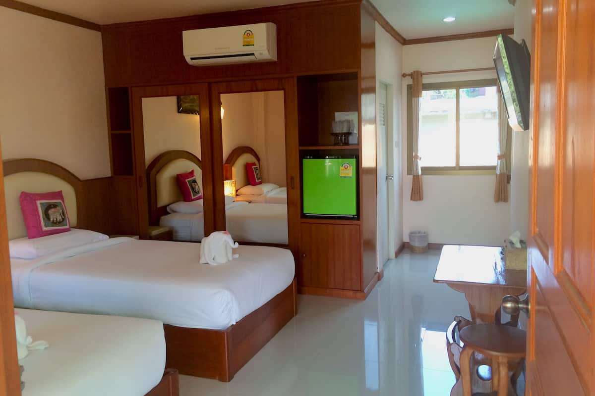 Minibar, desk, rollaway beds, free WiFi