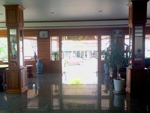 Interior entrance - Baan Rom Mai (Mae Hong Son)