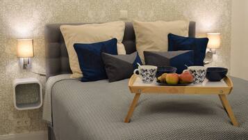 Deluxe Apartment, 1 King Bed, Beachfront | Individually decorated, individually furnished, blackout curtains