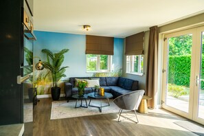 Apartamento luxo (For 5) | Área de estar | TV