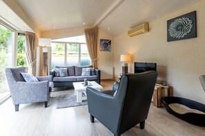 Holiday Home 2 personen | Oppholdsrom | TV