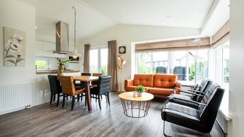 Deluxe Holiday Home (For 5) | 1 sovrum, ljudisolering, barnsängar och gratis wi-fi