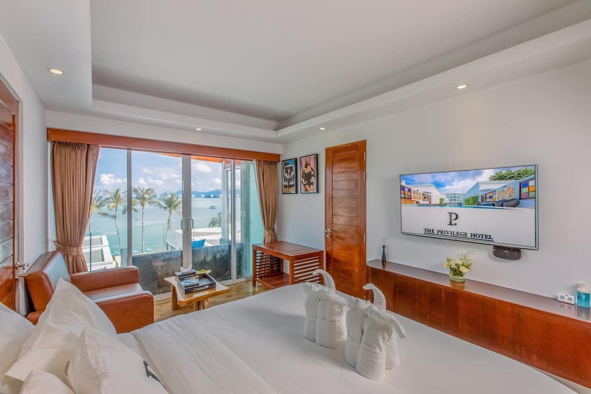 Deluxe Sea View | Bộ đồ giường cao cấp, nệm có lớp đệm bông