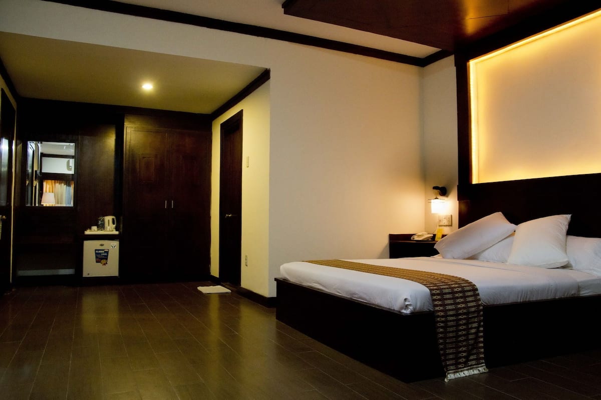 Quarto luxo | Escrivaninha, cortinas blackout, Wi-Fi de cortesia