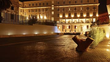 Fassade der Unterkunft – Abend/Nacht