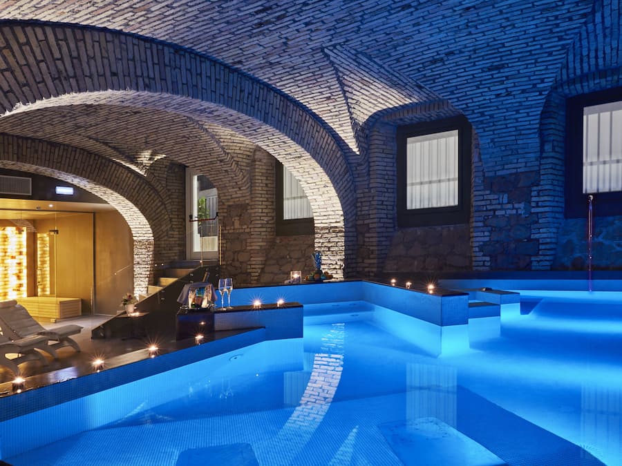 Sauna, hot tub, Turkish bath, body treatments, body scrubs, facials