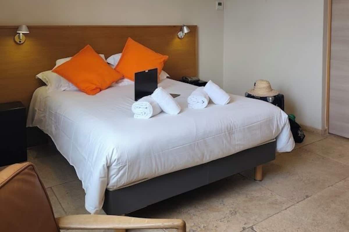 Standard Double Room, 1 Double Bed, Accessible, Private Bathroom | Premium bedding, in-room safe, desk, laptop workspace