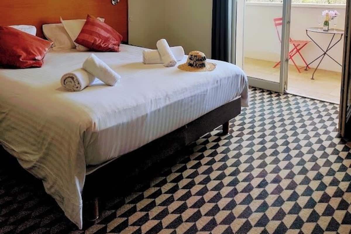 Superior Double Room, 1 Queen Bed, Balcony | Premium bedding, in-room safe, desk, laptop workspace