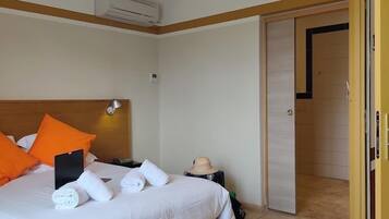 Standard Double Room, 1 Double Bed, Accessible, Private Bathroom | Premium bedding, in-room safe, desk, laptop workspace