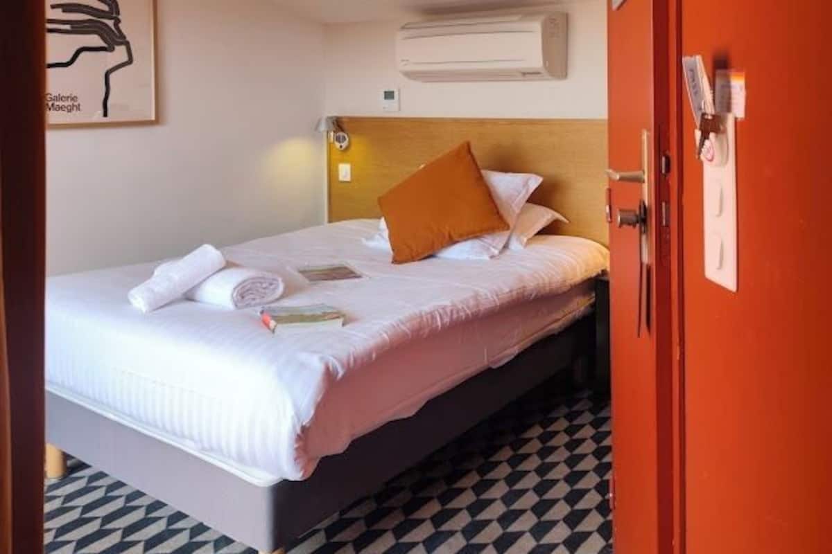 Single Room, Mountain View (Attic room) | Premium bedding, in-room safe, desk, laptop workspace