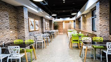 Desayuno autoservicio gratuito y diario