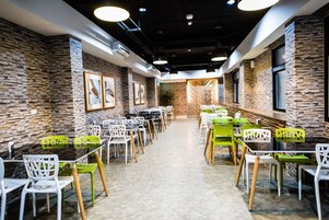 含每日自助早餐