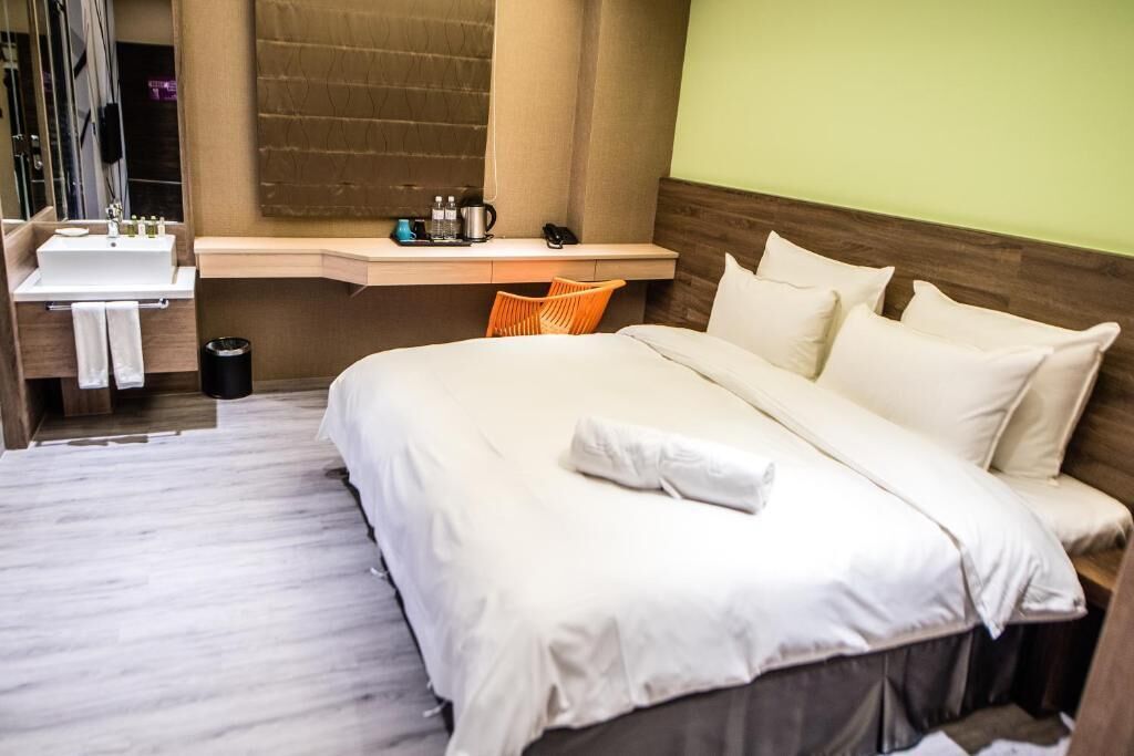 1 bedroom, premium bedding, down duvets, in-room safe