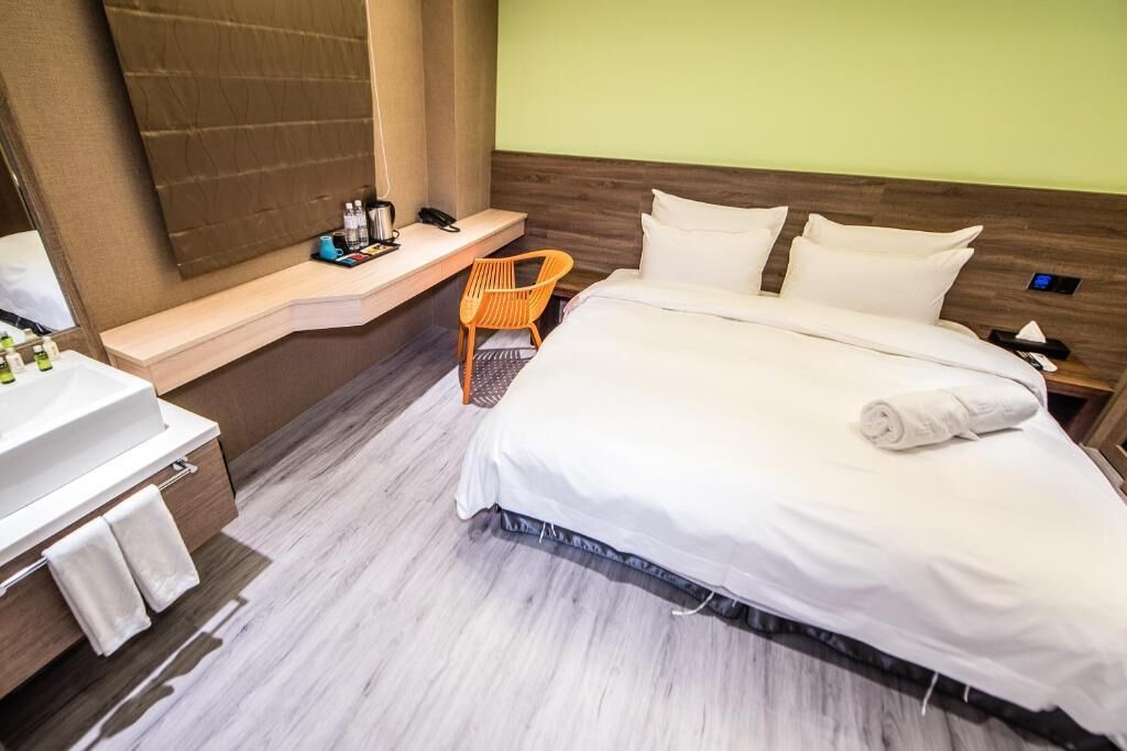 1 bedroom, premium bedding, down duvets, in-room safe