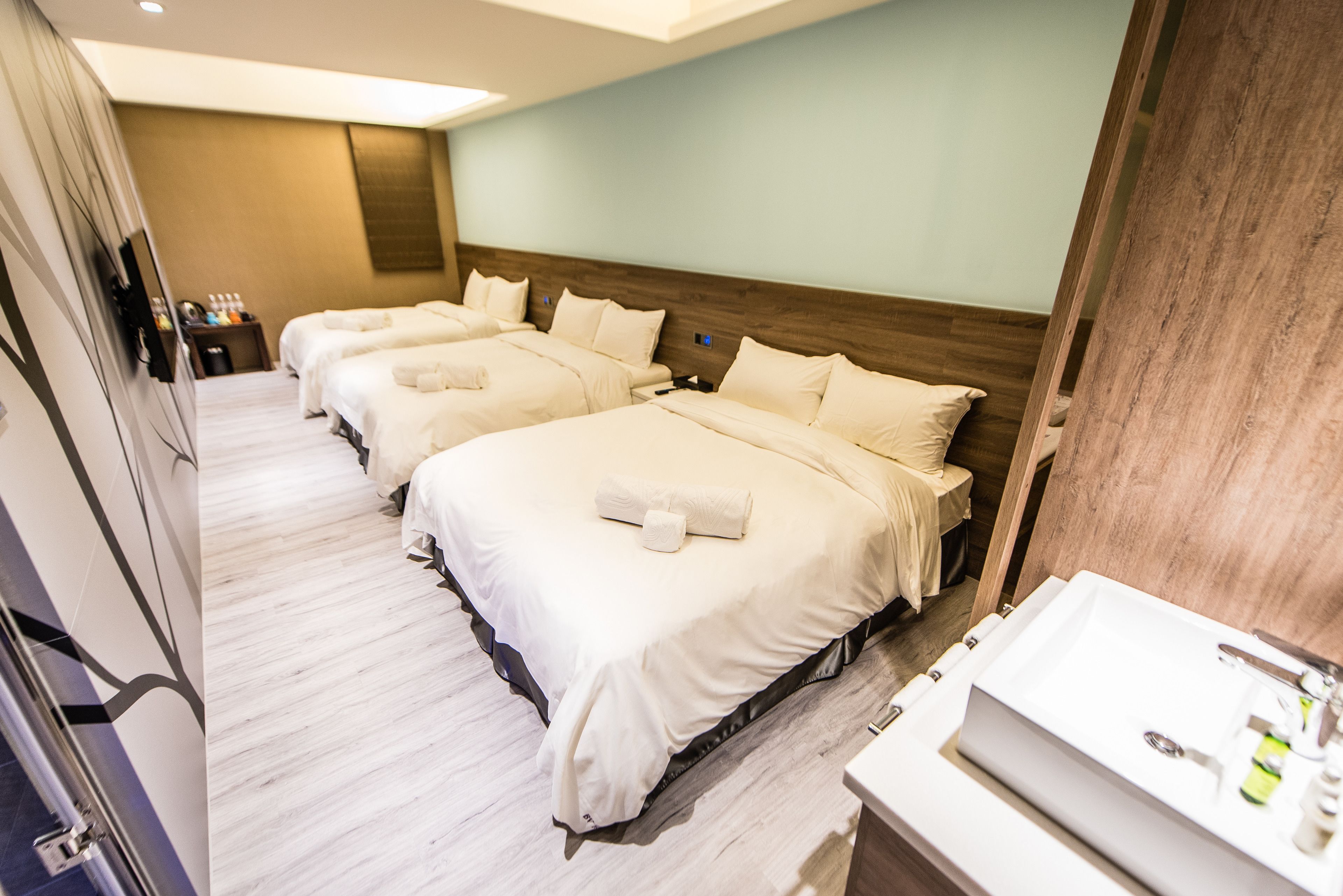 family room | 1 bedroom, premium bedding, down duvets, in-room safe