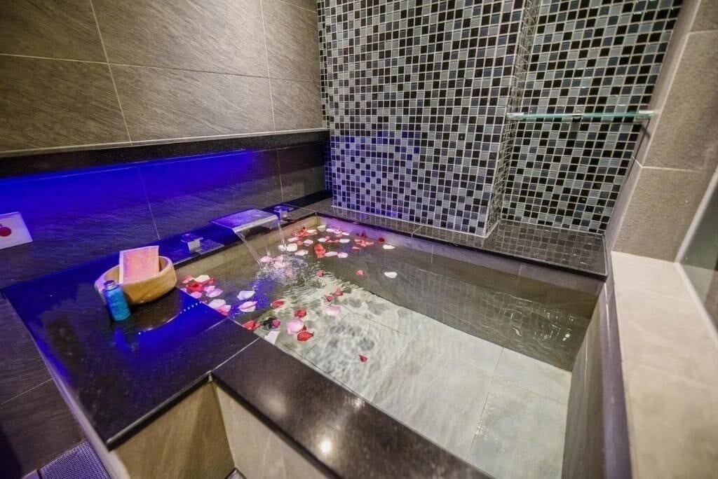 double room (fashion) | bathroom | combined shower/bathtub, spring water bathtub, free toiletries