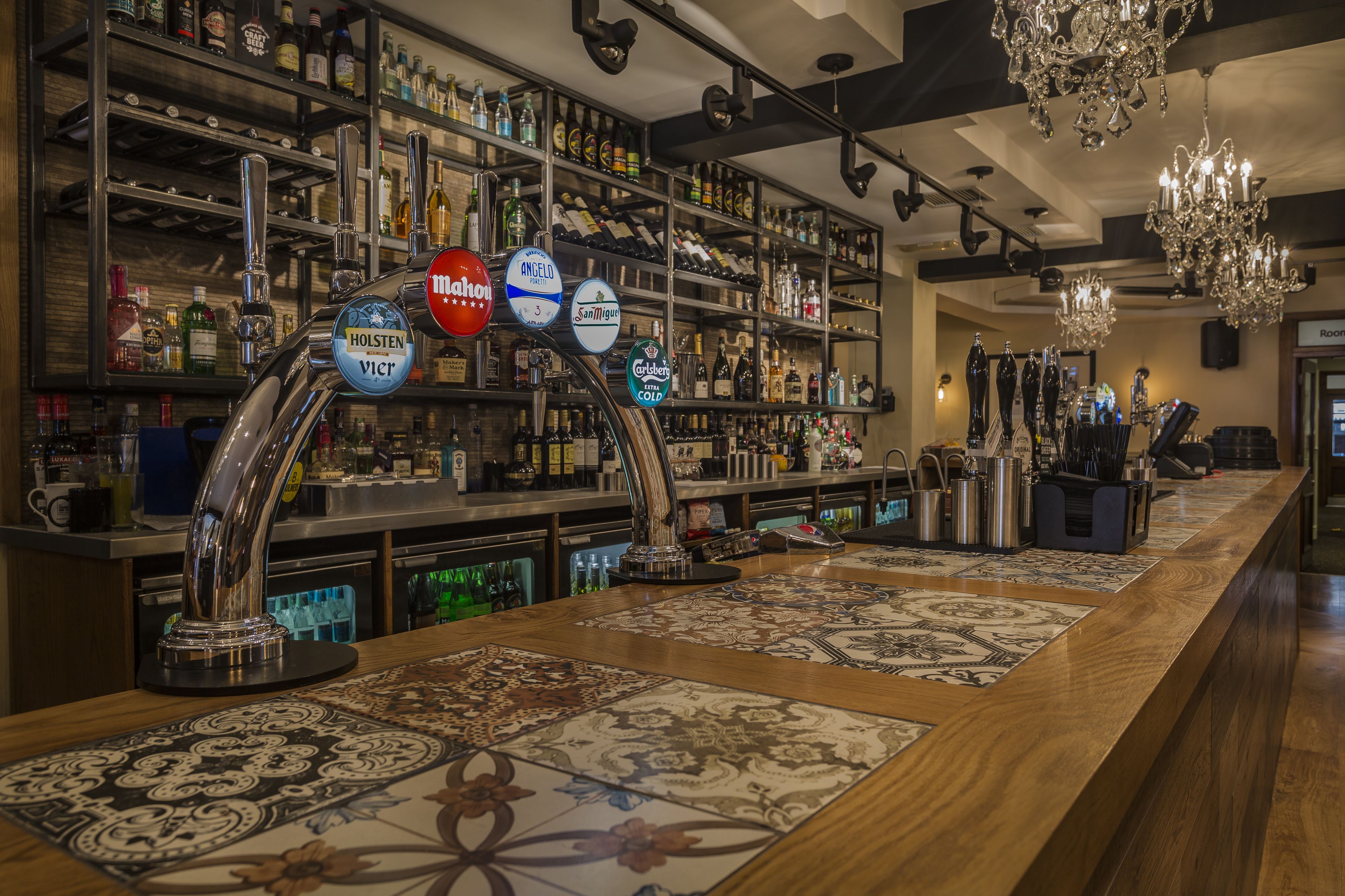 Bar (trong khuôn viên)