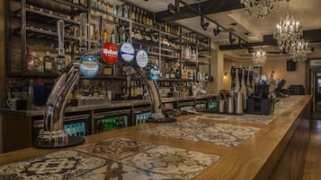 Bar (trong khuôn viên)