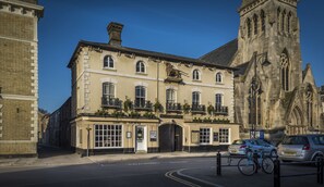 Exterior - The Golden Lion Hotel, St Ives, Cambridgeshire (St Ives)