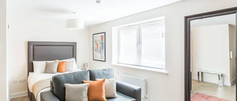 Luxury Studio, 1 Katil Kelamin (Double) | Meja, kalis bunyi, seterika/papan seterika, Wi-fi percuma