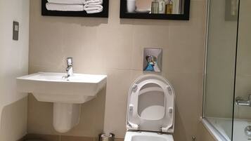 Separate bathtub and shower, free toiletries