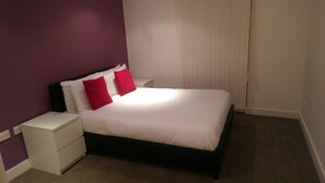 1 bedroom, in-room safe, iron/ironing board, cribs/infant beds - Starlite Serviced Apartments (Leeds)